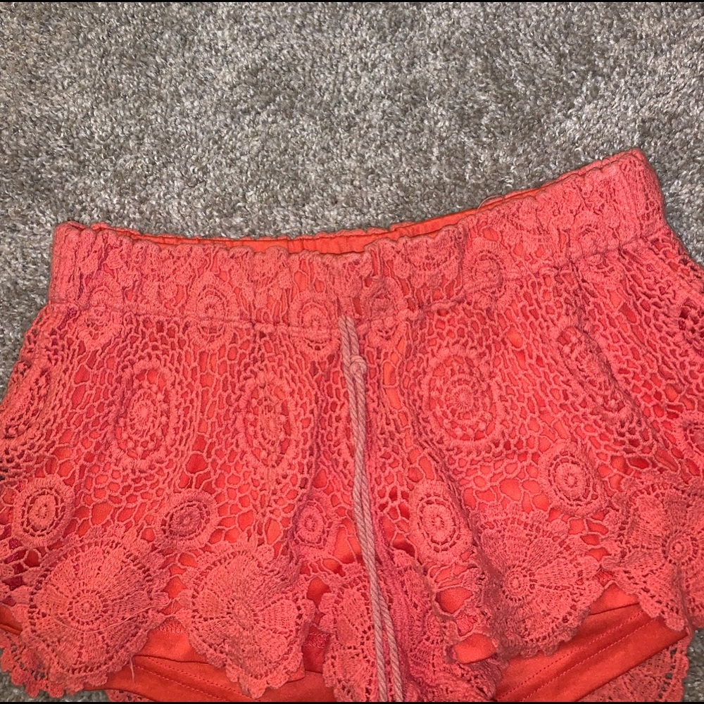 Breeze Over Orange Flower Designed shorts size S - Picture 4 of 11